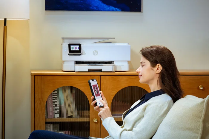 HP Envy Photo 7930 Impresora Multifunción Fotográfica All-in-One con Wi-Fi, Inyección de Tinta, Impresión A4 sin Bordes, 4800 x 1200 DPI, Pantalla Táctil 2.7", Blanco