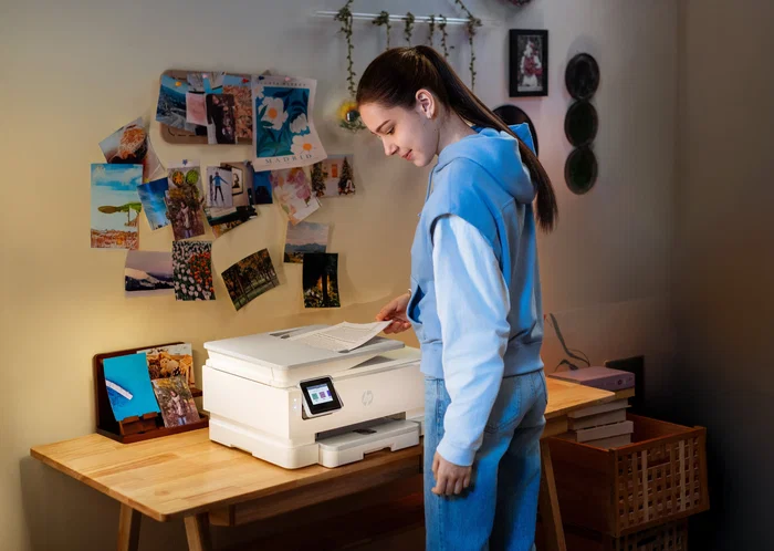 HP Envy Photo 7930 Impresora Multifunción Fotográfica All-in-One con Wi-Fi, Inyección de Tinta, Impresión A4 sin Bordes, 4800 x 1200 DPI, Pantalla Táctil 2.7", Blanco