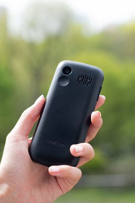 MAXCOM Teléfono Móvil 4G Senior con Base de Carga