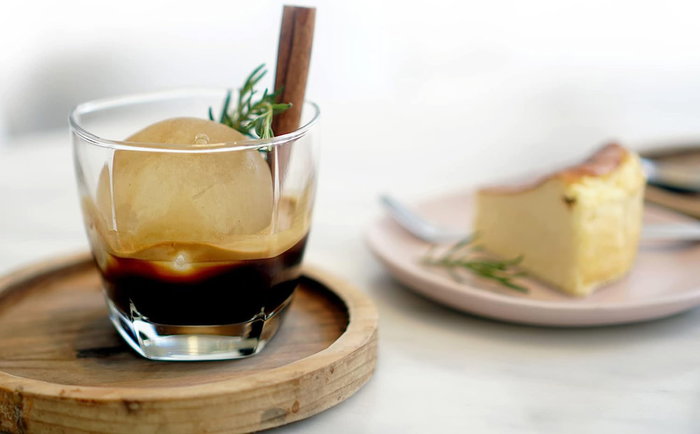 Quttin Cubitera Flexible Silicona Roja 4 Cubitos 22.2 cm x 7 cm x 5.2 cm (12 Unidades)