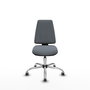 Silla de oficina Elche con mecanismo Asincro tapizada con Tela color Gris. Equipada con Base cromada, Sin brazos y Ruedas 65 mm parqué