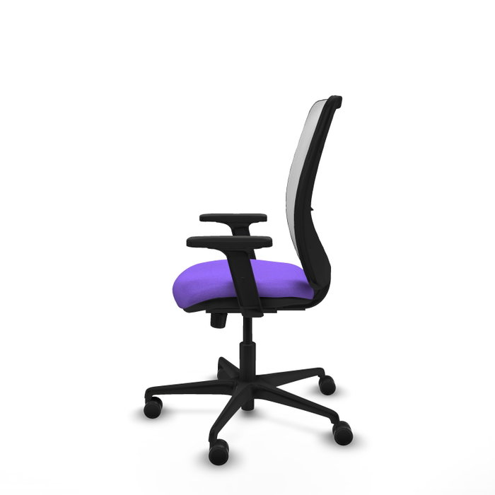 Silla de oficina Zulema con mecanismo Sincro tapizada con Tela color Lila y malla color Blanco. Equipada con lumbar 1D, Brazos 2D y Ruedas 65mm nailon