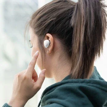 Hama Freedom Buddy Auriculares True Wireless Stereo (TWS) Bluetooth 5.3 Intraaural con Estuche de Carga USB-C, 16h Autonomía, Color Gris Claro/Blanco