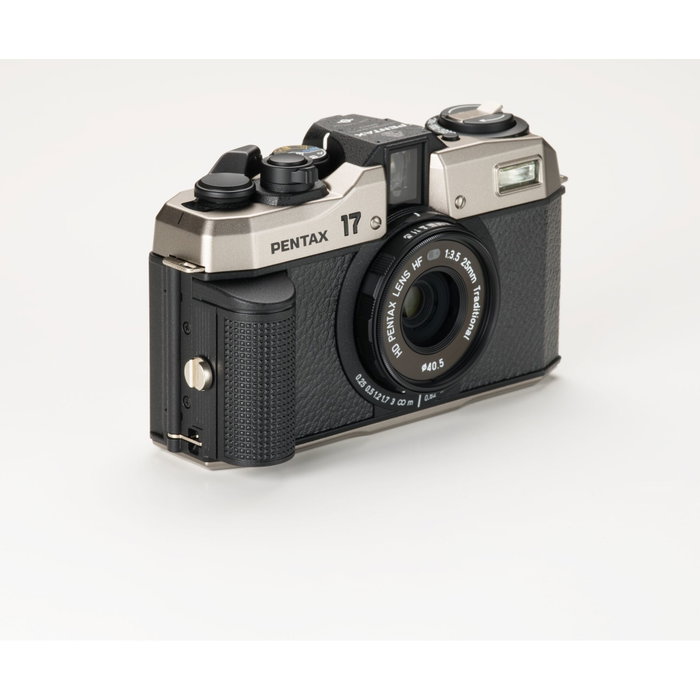 Pentax 17 Cámara Analógica de Medio Formato Silver / Black Pentax 17 Cámara Analógica de Medio Formato Silver / Black