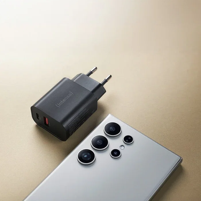 Intenso Cargador de Pared W30AC USB-A y USB-C 30 W Negro