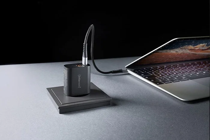 Intenso Cargador de Pared W30AC USB-A y USB-C 30 W Negro