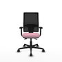 Silla de oficina Bormate con mecanismo Asincro tapizada con Tela color Rosa y malla color Negro. Equipada con lumbar 1D, Brazos 2D y Ruedas 65mm nailon