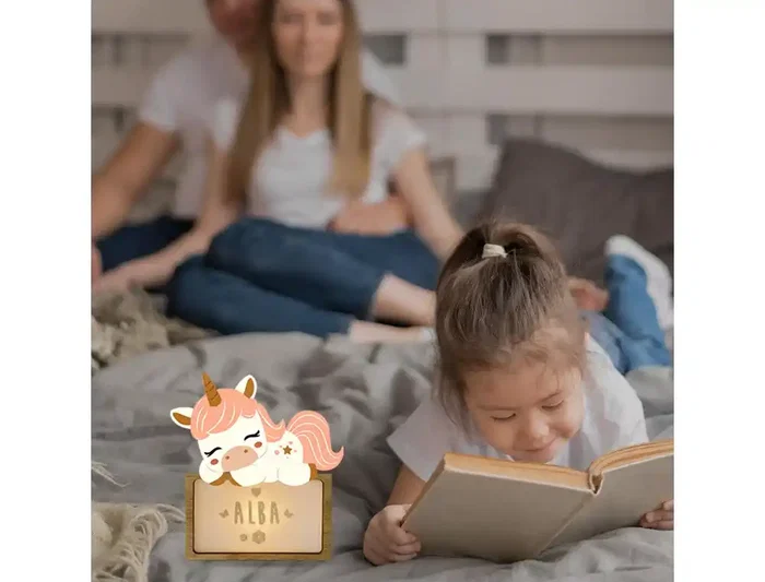 Wondee Lampara infantil personalizable Little Sleeping Unicorn, Luz quitamiedos, Madera sostenible, Regalo original Wondee Lampara infantil personalizable Little Sleeping Unicorn, Luz quitamiedos, Madera sostenible, Regalo original