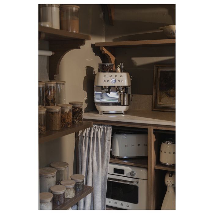 Smeg TSF02CREU Tostadora de estilo años 50, Crema Smeg TSF02CREU Tostadora de estilo años 50, Crema