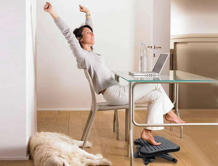 Q-connect Reposapiés plástico ajustable premium