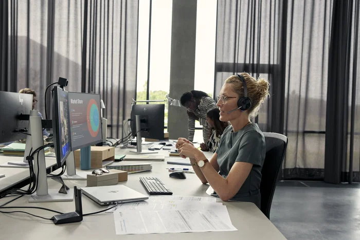 HP EliteBook 640 G11 A38G3ET - Portátil 14" WUXGA AI PC con Intel Core Ultra 5 125U, 16 GB DDR5, 512 GB SSD, Windows 11 Pro, Plata