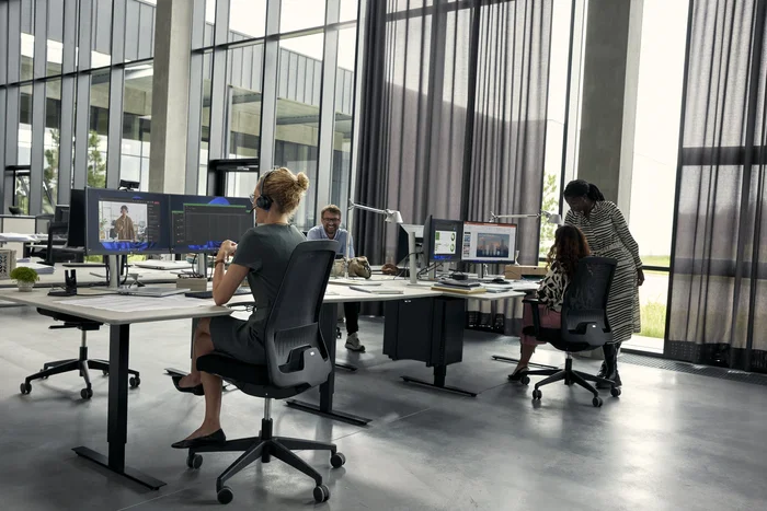 HP EliteBook 640 G11 A38G3ET - Portátil 14" WUXGA AI PC con Intel Core Ultra 5 125U, 16 GB DDR5, 512 GB SSD, Windows 11 Pro, Plata