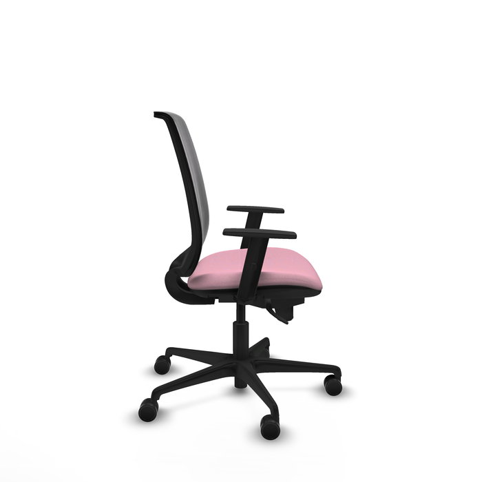 Silla de oficina Alares con mecanismo Sincro tapizada con Tela color Rosa y malla color Negro. Equipada con lumbar 1D, Brazos 1D y Ruedas 65mm nailon