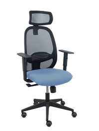 Silla de oficina Cilanco con mecanismo Sincro tapizada con Tela color Azul cielo y malla color Negro. Equipada con lumbar 1D, Brazos 1D, Cabecero 2D y Ruedas de parqué