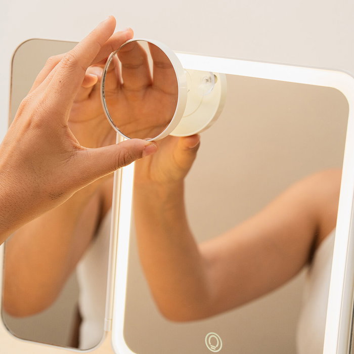 Innovagoods Espejo Tríptico Plegable de Sobremesa con Aumento y Luz LED Recargable