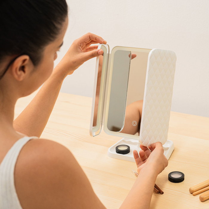 Innovagoods Espejo Tríptico Plegable de Sobremesa con Aumento y Luz LED Recargable