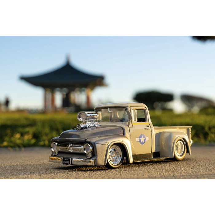 Jada Street Fighter 1956 Ford Pickup 1:24 con figura de Guile Jada Street Fighter 1956 Ford Pickup 1:24 con figura de Guile