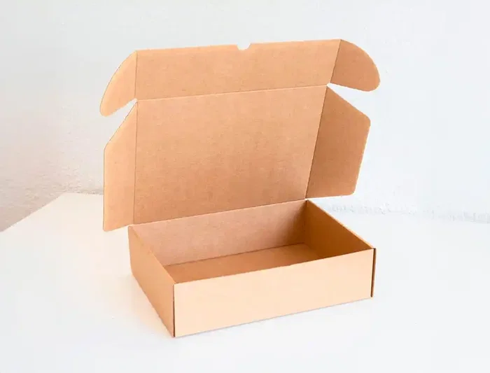 Q-connect Caja Automontable para E-commerce y Regalo, Cartón Reciclado Canal Simple 3mm Kraft, 430x320x150 mm