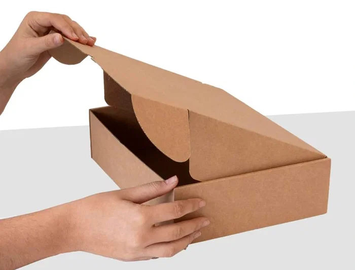 Q-connect Caja Automontable para E-commerce y Regalo, Cartón Reciclado Canal Simple 3mm Kraft, 430x320x150 mm