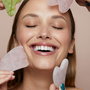 Paloma Beauties Gua Sha Rosa de Piedra de Jade Genuina - Herramienta Terapia Facial y Corporal Tradicional China para Drenaje Linfático, Antiarrugas y Cuidado de la Piel
