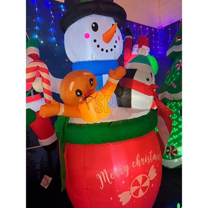 Basics Muñeco de nieve hinchable en taza con pingüino y galleta de jengibre Basics Muñeco de nieve hinchable en taza con pingüino y galleta de jengibre
