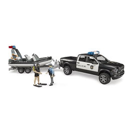 bruder RAM 2500 Polizei Pickup con remolque y bote, 2 figuras, 1:16