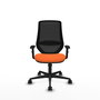 Silla de oficina Mardos con mecanismo Sincro tapizada con Tela color Naranja y malla color Negro. Equipada con lumbar 1D, Brazos 1D y Ruedas 65mm nailon