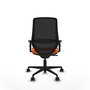 Silla de oficina Mardos con mecanismo Sincro tapizada con Tela color Naranja y malla color Negro. Equipada con lumbar 1D, Brazos 1D y Ruedas 65mm nailon