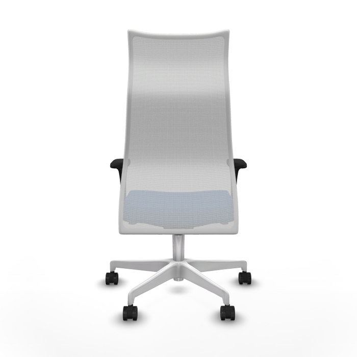Sillón Albacete con mecanismo Sincro tapizada con Similpiel color Azul y malla color Blanco. Equipado con Base poliamida blanca, Brazos 1D y Ruedas 65mm nailon
