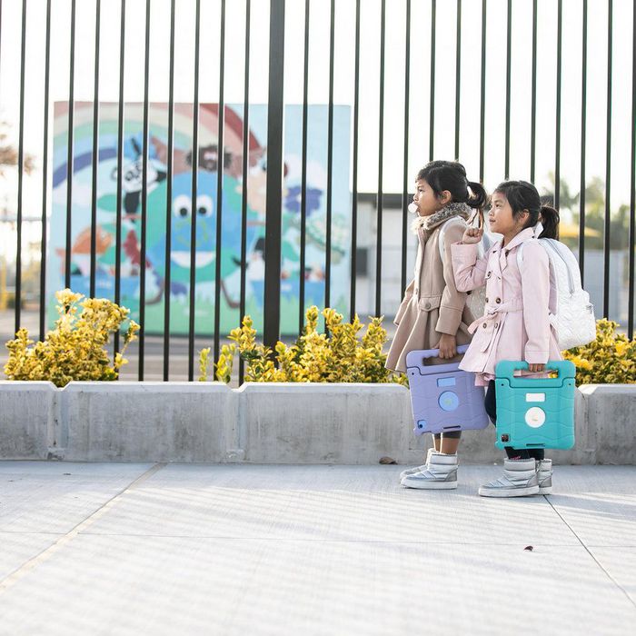 Targus Funda Antimicrobiana Infantil para iPad Air 11" (M2), iPad Air 10.9" (5ª y 4ª gen) y iPad Pro 11" (4ª, 3ª, 2ª y 1ª gen) - Morado