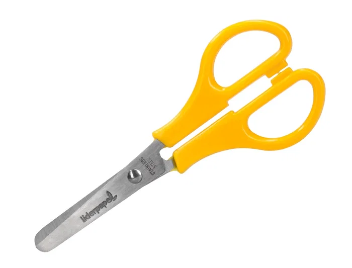 Liderpapel Tijera PS-52-D con Funda, 14 cm, Puntas Redondeadas, Acero Inoxidable, Mango Plástico, Colores Surtidos, Uso Hogar y Oficina