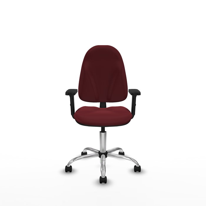 Silla de oficina Algarra con mecanismo Contacto permanente básico tapizada con Similpiel color Granate. Equipada con Base cromada, Brazos 2D y Ruedas de nailon 50 mm