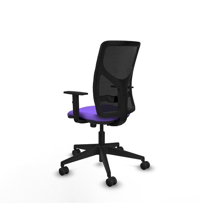 Silla de oficina Motilla con mecanismo Sincro tapizada con Tela color Lila y malla color negra. Equipada con lumbar 1D, Brazos 1D y Ruedas 65mm nailon