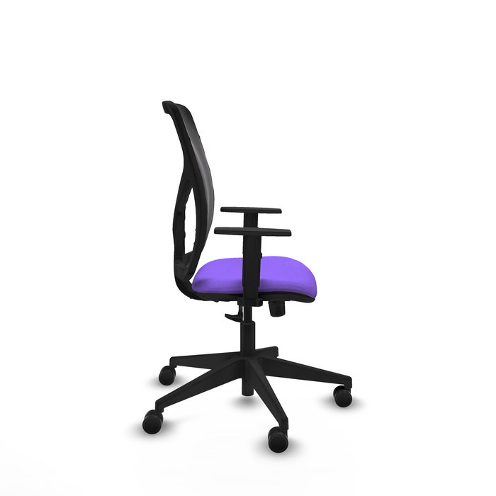 Silla de oficina Motilla con mecanismo Sincro tapizada con Tela color Lila y malla color negra. Equipada con lumbar 1D, Brazos 1D y Ruedas 65mm nailon