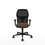 Silla de oficina Alfera con mecanismo Sincro tapizada con Tela color Marrón oscuro y malla color Negro. Equipada con lumbar 1D, Brazos 1D y Ruedas 65mm nailon