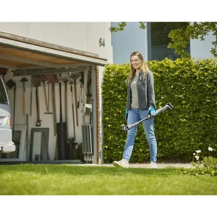 Gardena Cortadora de ramas EasyCut P4A 18 V Li-Ion / 2,0 Ah - corte máx. Ø 28 mm