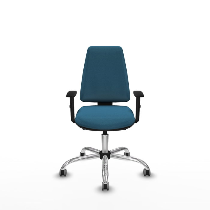 Silla de oficina Elche con mecanismo Asincro tapizada con Tela color Verde petróleo. Equipada con Base cromada, Brazos 1D y Ruedas 65 mm parqué