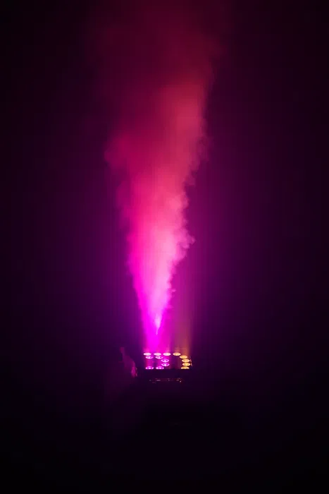 Algamlight Máquina De Humo Vertical Led 1500W Profesional Para Eventos Y Escenarios Con DMX y 18 LEDs RGBW