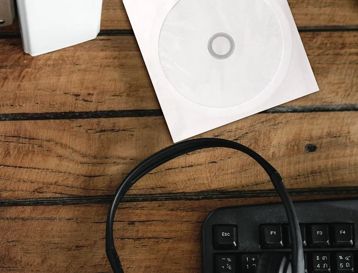 Q-connect Sobre para CD/DVD con ventana transparente y solapa, pack de 50 unidades Q-connect Sobre para CD/DVD con ventana transparente y solapa, pack de 50 unidades
