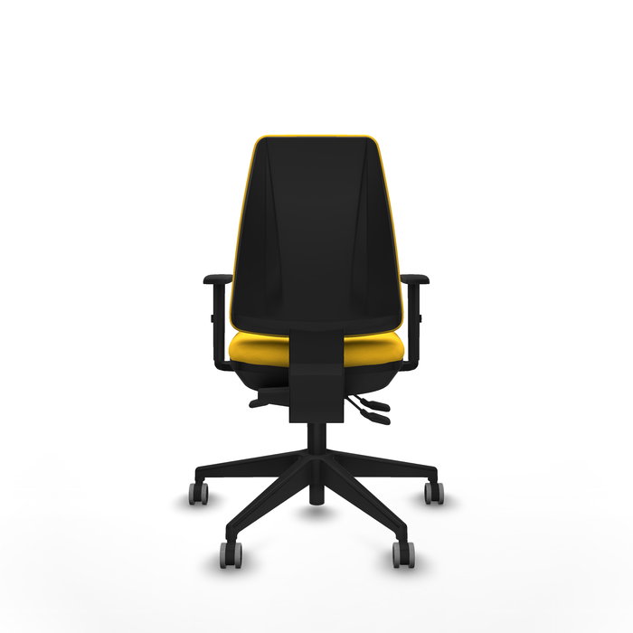 Silla de oficina Elche con mecanismo Asincro tapizada con Similpiel color Amarillo. Equipada con Base piramidal negra, Brazos 1D y Ruedas 65 mm parqué