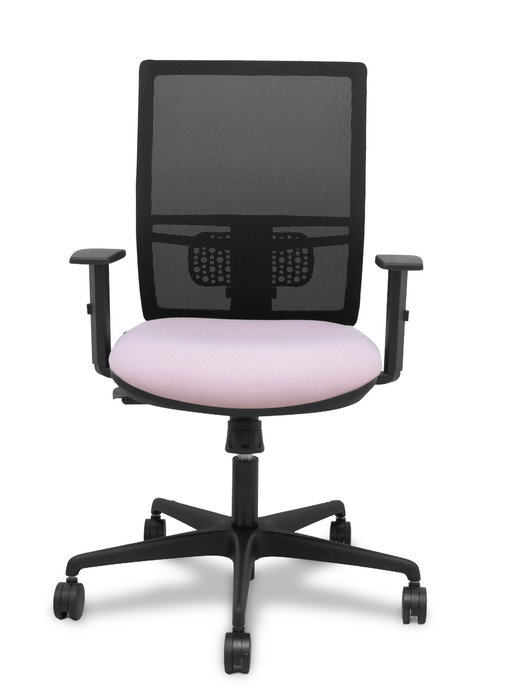 Silla de oficina Yunquera con mecanismo Sincro tapizada con Tela color Rosa y malla color Negro. Equipada con lumbar 1D, Brazos 1D y Ruedas 65mm nailon