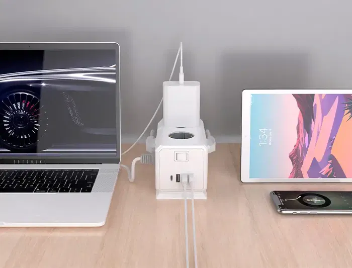 Q-connect Regleta de Enchufe Multiple 10 en 1 con Cable 1.4 m, 6 Tomas de Corriente + 3 Puertos USB + 1 Puerto USB-C, 140 x 76 x 87 mm, CE, ROHS, 250V/16A