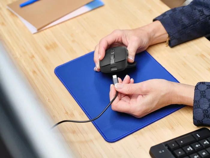 Trust Ratón Ozaa+ Inalámbrico RF y Bluetooth para Oficina, Hasta 3200 DPI, 6 Botones Silenciosos, Carga USB-C, Recargable, Negro