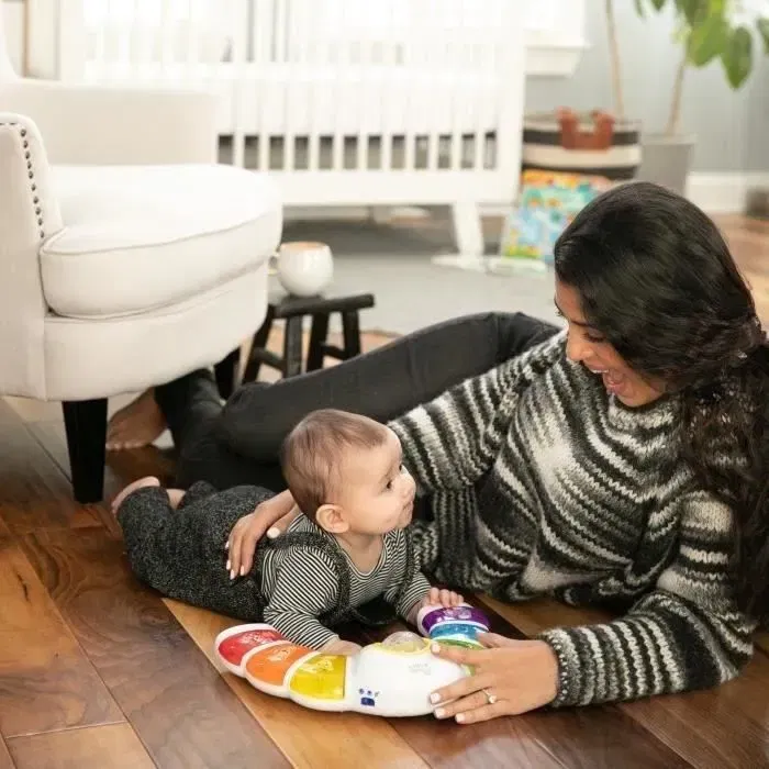 Baby Einstein Piano Musical Juguete de Actividades BAB0074451110830 con Luces, Música y Sonajero, 3 Modos Multilingüe