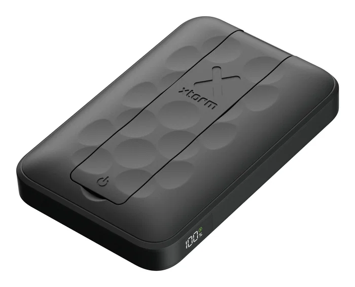 Xtorm FS5W101 Powerbank Cargador Inalámbrico Magnético 10000 mAh con Soporte y Pantalla LED - MagCharge Ultra 15W Compatible MagSafe para iPhone - Negro