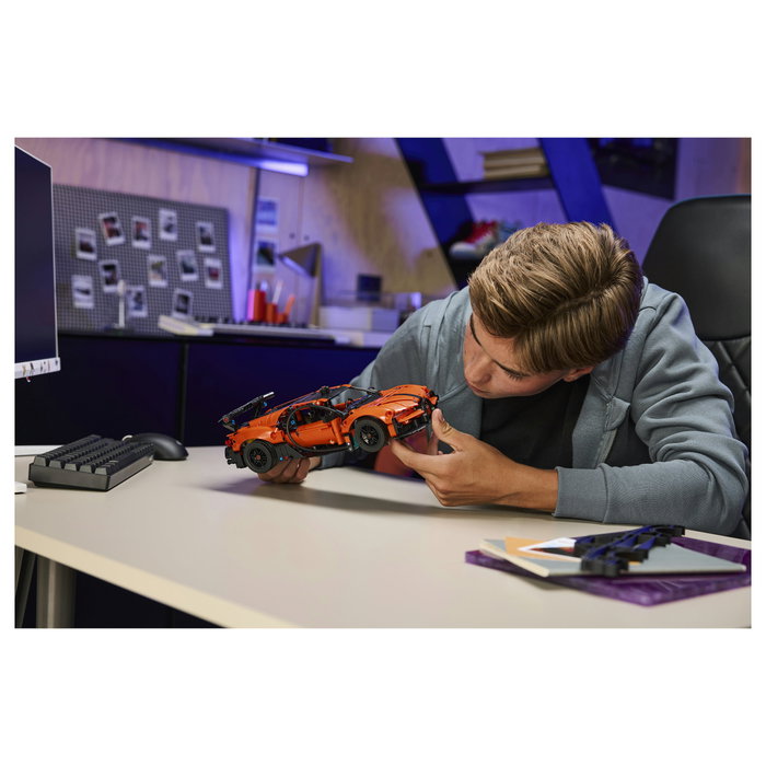 LEGO Technic Bugatti Chiron Pur Sport Hypercar 42222 LEGO Technic Bugatti Chiron Pur Sport Hypercar 42222
