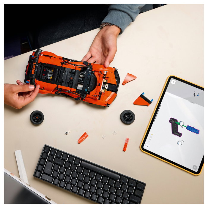 LEGO Technic Bugatti Chiron Pur Sport Hypercar 42222 LEGO Technic Bugatti Chiron Pur Sport Hypercar 42222