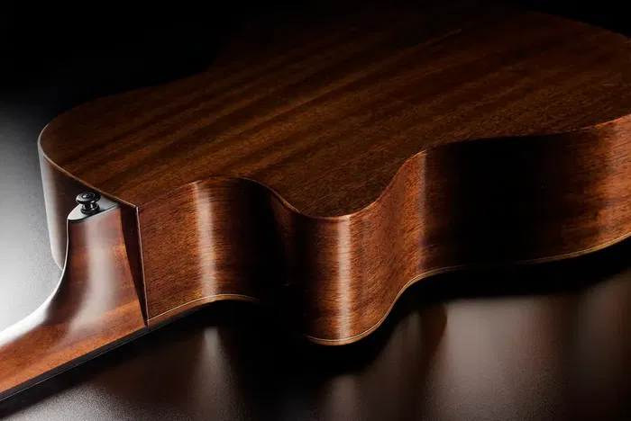 LAG Guitarra Acústica Auditorium A/E Cutaway Edición Limitada Bisel - Brown Shadow