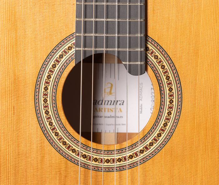Admira Artista Serie Conservatorio Guitarra Clásica Tapa Cedro Fondo Santos