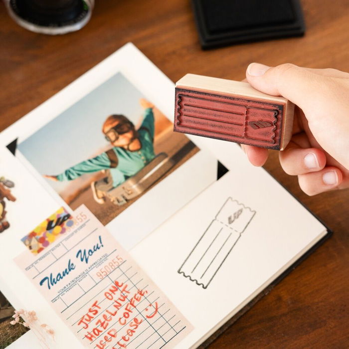 ERIK Set Maletin Scrapbook My Adventure Book UP Disney Pixar Incluye Bolígrafo, Cintas Washi Tape, Sello, Postales y Pegatinas (20x30x6,5cm) ERIK Set Maletin Scrapbook My Adventure Book UP Disney Pixar Incluye Bolígrafo, Cintas Washi Tape, Sello, Postales y Pegatinas (20x30x6,5cm)